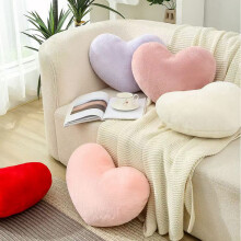 Coussin en peluche en forme de cœur (1 pièce)