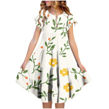 Jurk met bloemenprint voor meisjes met wijdvallende mouwen.