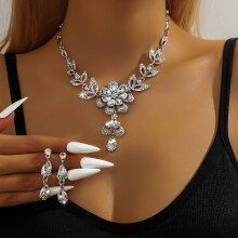Women's Crystal Flower Jewelry Set Necklace and Earrings