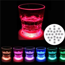 24 Piezas Luz LED Posavasos Luz de Posavasos LED Luz de Botella LED Posavasos Adhesivo 7-Colores Ciclo Flash para Taza Iluminada