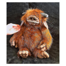 Poupée bébé Labyrinthe Ludo rouge à grande bouche en peluche, ornement