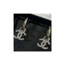 Nieuwe 925 zilveren lange oorbellen met kwastjes, geschikt voor een slank gezicht. Deze oorbellen hebben