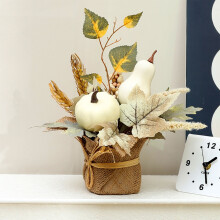 Farmhouse Thanksgiving Decoration with Maple Leaf Berry