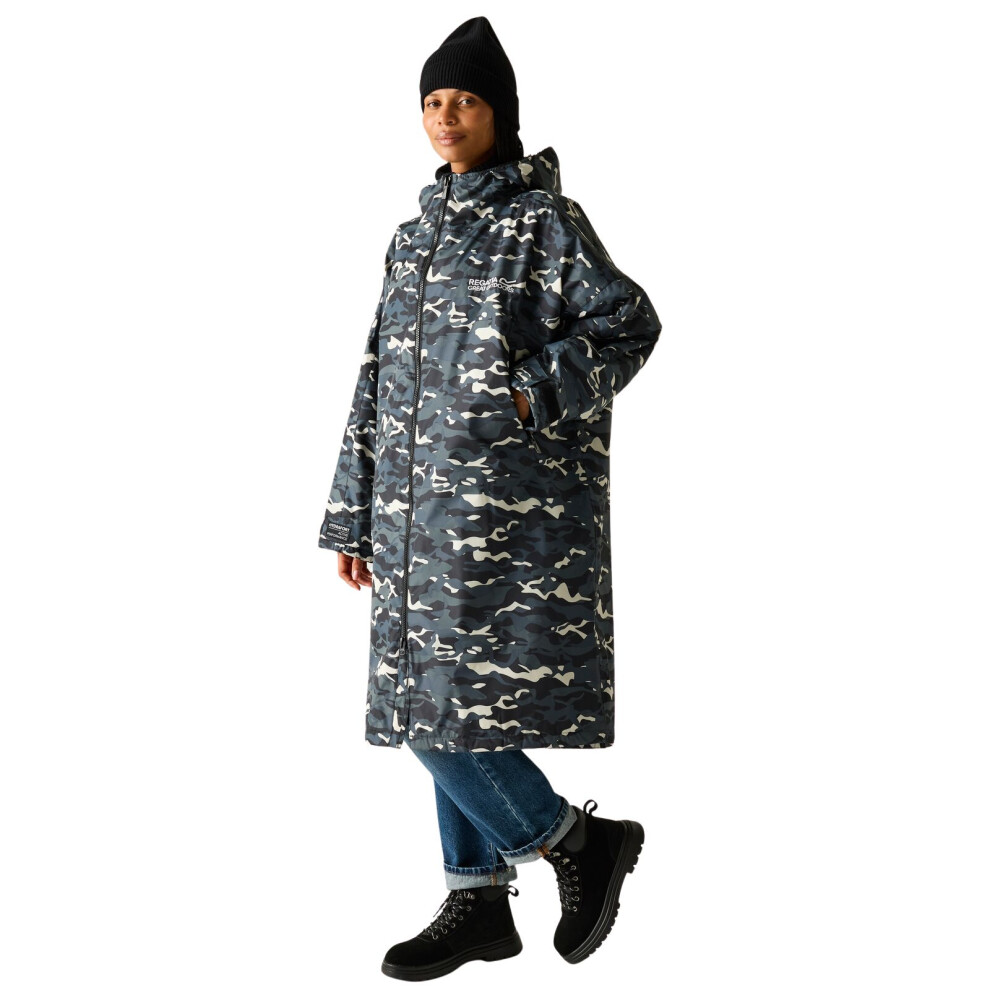 Regatta (Lxl, Black Camo/Black) Outdoor Active Unisex Waterproof Zip Beach Surfing Changing Robe - Image 2