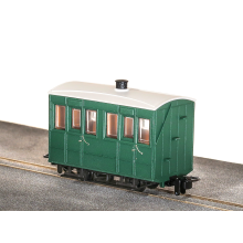 PECO GR-500UG 4 Wheel Enclosed Side Coach Green OO9 Gauge