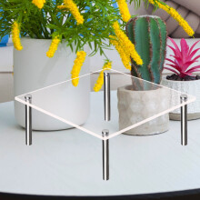 Suporte quadrado transparente em acrílico para bolos com prateleira de metal para conjuntos de utensílios de confeitaria.