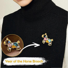 2026 New Zodiac Horse Colorful Crystal Hollow Small Horse High-End Design Versatile Personality Brooch Accessory