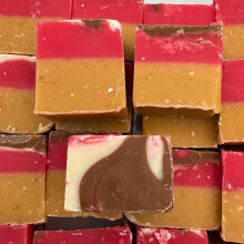 (2kg Sweet Tub) Strawberry Cheesecake Fudge