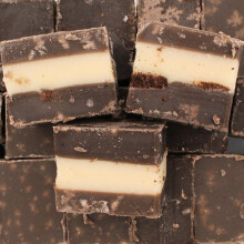 (2kg Sweet Tub) Cookies & Cream Fudge