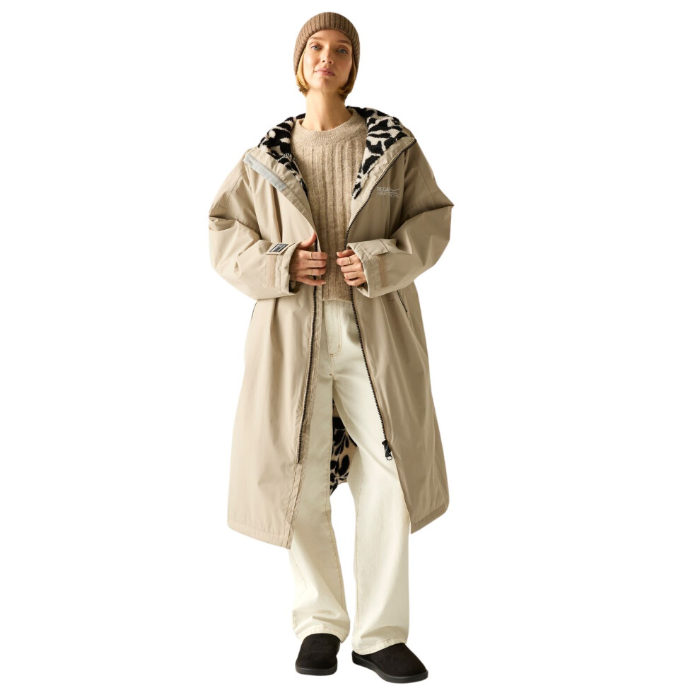Regatta (Xs/S, White Pepper) Outdoor Active Unisex Waterproof Zip Beach Surfing Changing Robe