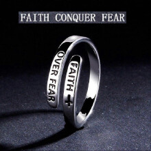 Zilveren ring met de tekst "FAITH CONQUER FEAR" (Geloof overwin angst) en verstelbare letters voor de vinger, cadeau voor mannen (