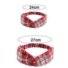 Haaraccessoire met parel- en strasssteentjes, een stijlvol haaraccessoire, ideaal voor kerstfeestjes.