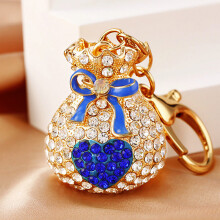 (Rhinestone Heart-Shaped Lucky Bag Sapphire Blue) Perlehjerte Heldigveske Bilnøkkelring Dame Søt Kreativ Veskeanheng Metallnøkkelring Ring Gave