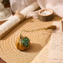 Pumpkin-Shaped Metal Candle Snuffer, Decorative Hand-Painted Candle Extinguisher, Long Handle Candle Tool for Home
