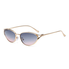 Kleine Cat-Eye-Sonnenbrille aus Metall, goldener Rahmen, blau-rosa Gläser