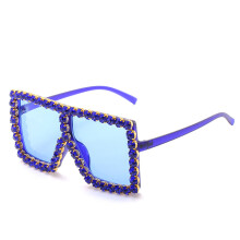 Übergroße quadratische Sonnenbrille, blauer Rahmen, blaue Kristallgläser