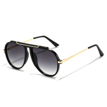 Quadratische Sonnenbrille mit UV-Schutz, schwarzer Rahmen, doppelt graue Gläser