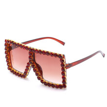 Übergroße quadratische Sonnenbrille, braunes Gestell, braune Kristallgläser