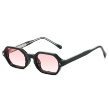 Kleine, polygonale Metall-Sonnenbrille mit UV-Schutz, schwarzer Rahmen, rosa Gläser