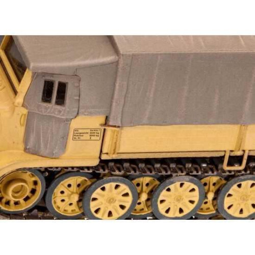 Revell Sd.Kfz. 7 (Late Production) 1