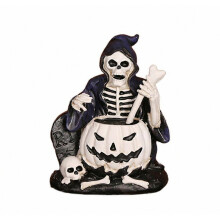 Halloween-koristeresinistä tehty pääkallokoriste, korppiaiheinen goottilaiseen sisustukseen ja juhlapöydän keskipisteeksi