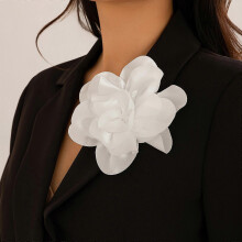 Spilla da bavero fatta a mano, gioiello con clip a becco d'anatra esagerata, ciondolo elegante con fiore in tessuto, spilla d