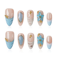 Tesytto Ocean Beach Uñas Postizas Almendra Mediana - 3D Hechas a Mano con Flores Azules, Línea Dorada, Tipos Francesas