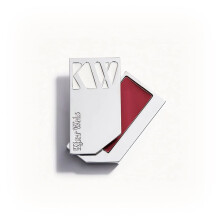 Kjaer Weis Tinte Labial. Color Hidratante Berry Pink con Acabado Satinado.