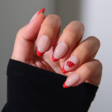 Glamnetic x Fanatics Uñas Postizas - Wisconsin Badgers | Uñas Fake Almendras Cortas, Tips Franceses Rojos