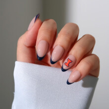 Glamnetic x Fanatics Press On Nails - Illinois Fighting Illini | Korte Amandel Valse Nagels, Illini Blauwe Franse Tips