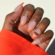 Glamnetic x Fanatics Press-On Nails - Oklahoma State Cowboys | Kurze Mandel-Fake Nails, Orange Französisch Tipps