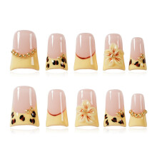 Tesytto Handgemachte Drucknägel Kurz Ente Luxus 3D Leopardenmuster - Gelbe Franse mit Hibiskusblumen-Charms