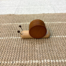 (Beech)Stilvolle runde Holzuntersetzer mit magnetischem Schneckendesign für Küche und Esszimmer