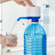 Dispensador de agua universal, dispensador manual para garrafas, botellas y bidones, compatible con botellas de 2,5, 5, 6,5, 8 y 10 litros, con adapta