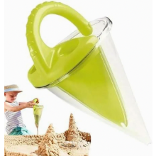 Zand- en watertrechter strandspeelgoed met gecontroleerde stroom, leert zwaartekracht en oorzaak en gevolg, sensorische bouwset voor op het