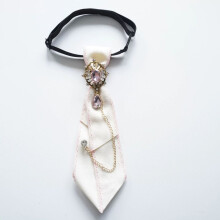 (PinkDotsChain)Versátil collar de cinta de seda con detalles brillantes para oficina y eventos informal