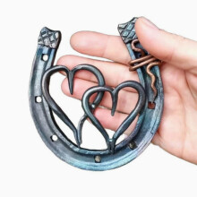 Handgefertigte Hufeisen-Wanddekoration aus Gusseisen, rustikaler Metall-Wandschmuck, Glücksbringer für das Wohnzimmer