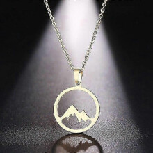 Halskette aus Edelstahl für Damen und Herren mit Berg-Anhänger in Gold und Silber als Schmuckgeschenk