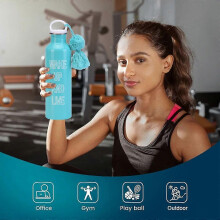 Kubek ze stali nierdzewnej 800 ml z uchwytem i ozdobnym pomponem na rączce, do sportu i użytku na zewnątrz