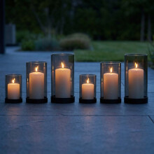 Set van 6 kandelaars van gerookt glas met metalen voetjes.