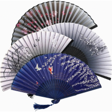 Ensemble de 4 éventails pliables en bois, parfaits pour les mariages, les fêtes d'été, la décoration murale et les accessoires de costumes.