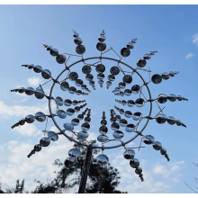 Mulino a vento 3D in metallo unico, scultura decorativa a girandola per patio, prato e giardino, ornamento per esterni che aggiunge movimento e fasc