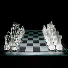 Msa Glazen Schaakset Met Glazen Bord | Frosted & Heldere Schaakstukken | Denksport Voor Volwassenen | Strategie/Buitenspel (Set Van 1)(25X25Cm)
