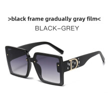 (Gray)Gafas de sol cuadradas de moda con letras y diamantes de imitación decoraciones salidas para