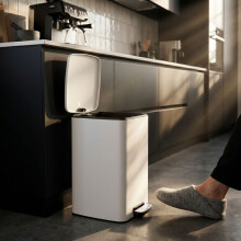 30-Liter-Treteimer in Weiß mit Soft-Close-Deckel