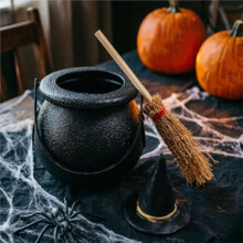 Hexenhüte Schwarzer Süßigkeitenkessel und Hexenbesen für Halloween Bastelzubehör Tischdekoration