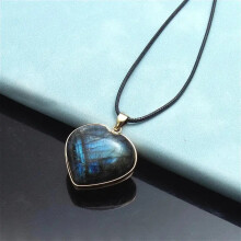 Pendant Hanrafted Crystal With Heart Shape For Winter Collection Gift Wear