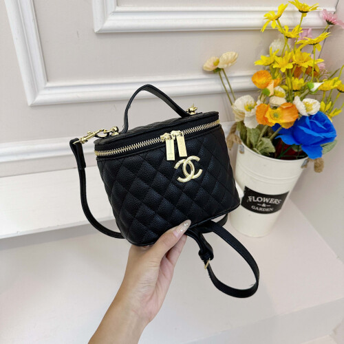 (Black) Small fragrant rhombus cosmetic bag