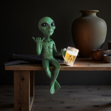 (O2a antique beer alien) Alien Funny Resin Figurine UFO Indoor Outdoor Garden Novelty Decor Statue Home Ornament Green 12cm