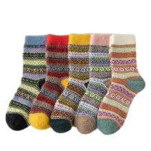 5 par Sockor som Andas i Fina Färger och Mönster